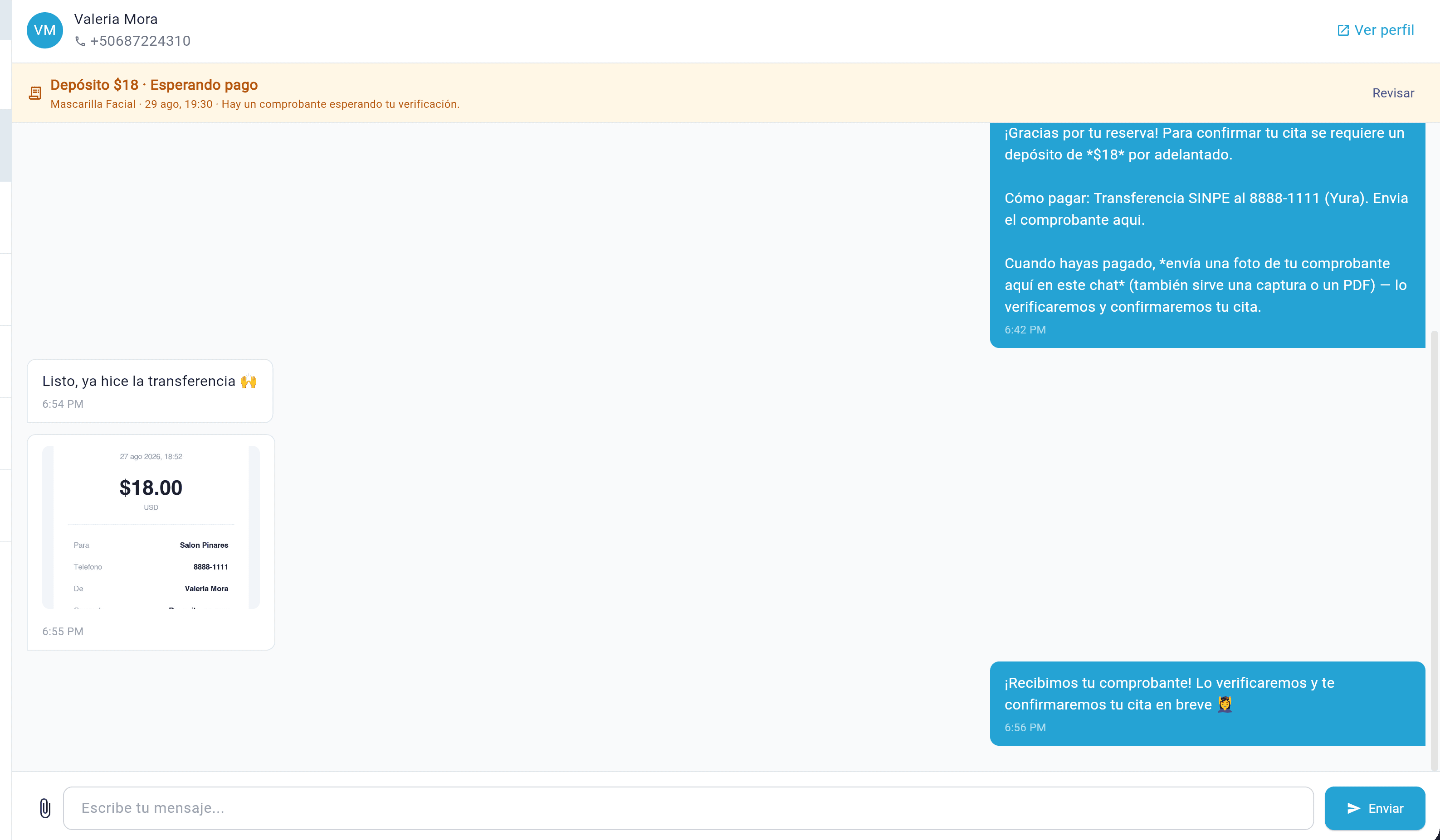 Conversacion de WhatsApp en Syncta: la solicitud de deposito con instrucciones de pago, la foto del comprobante del cliente y la respuesta de confirmacion